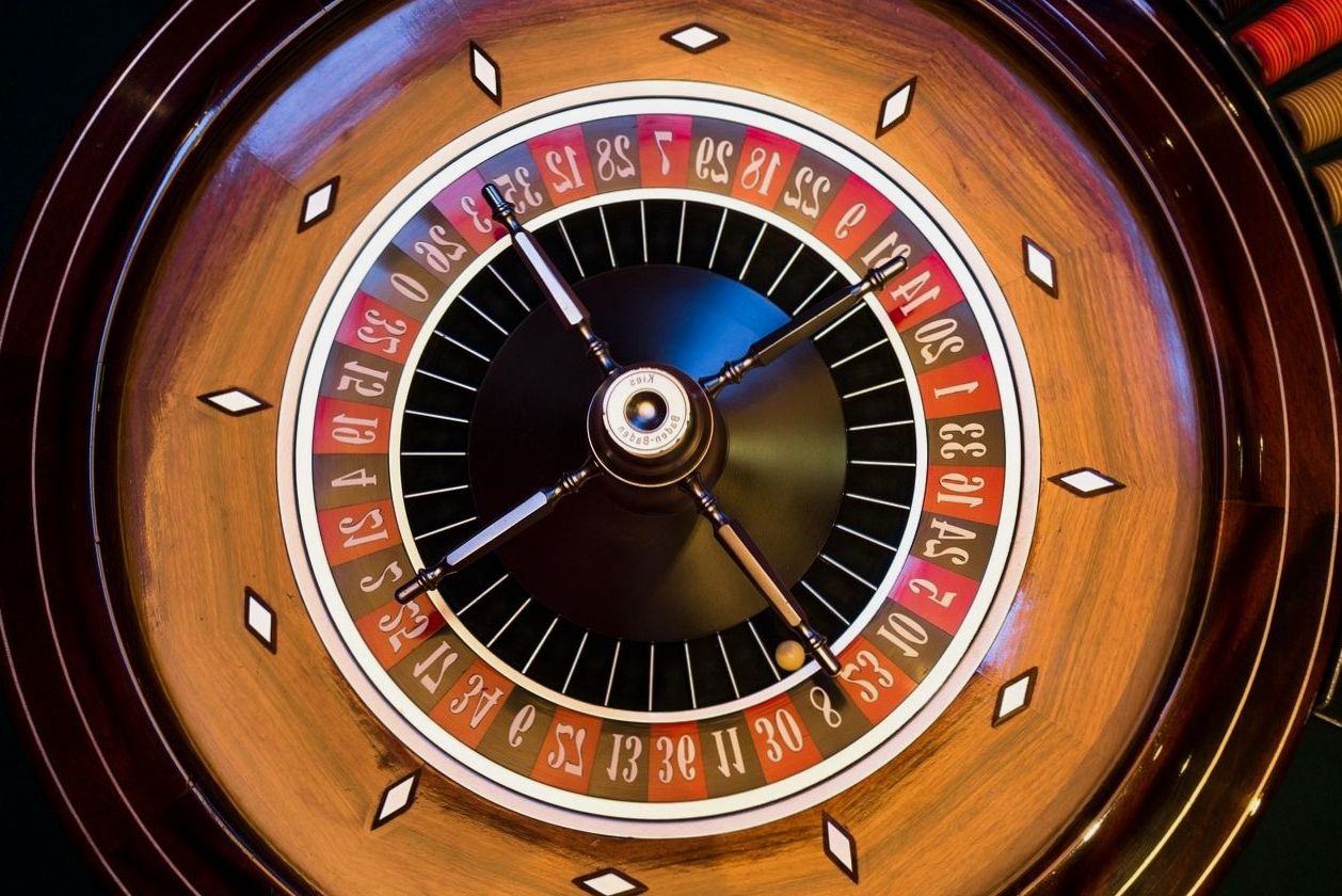 Vorbereiteter Spieltisch im Aktionssegel Veranstaltungsraum